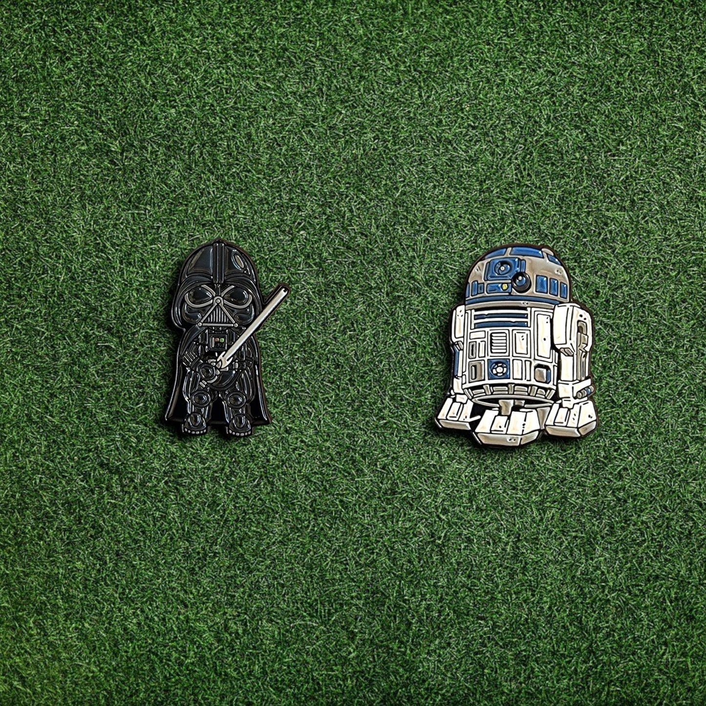 Golf Ball Marker & Hat Clip Set - Darth Vader & R2-D2 | Star Wars | In Gift Tin